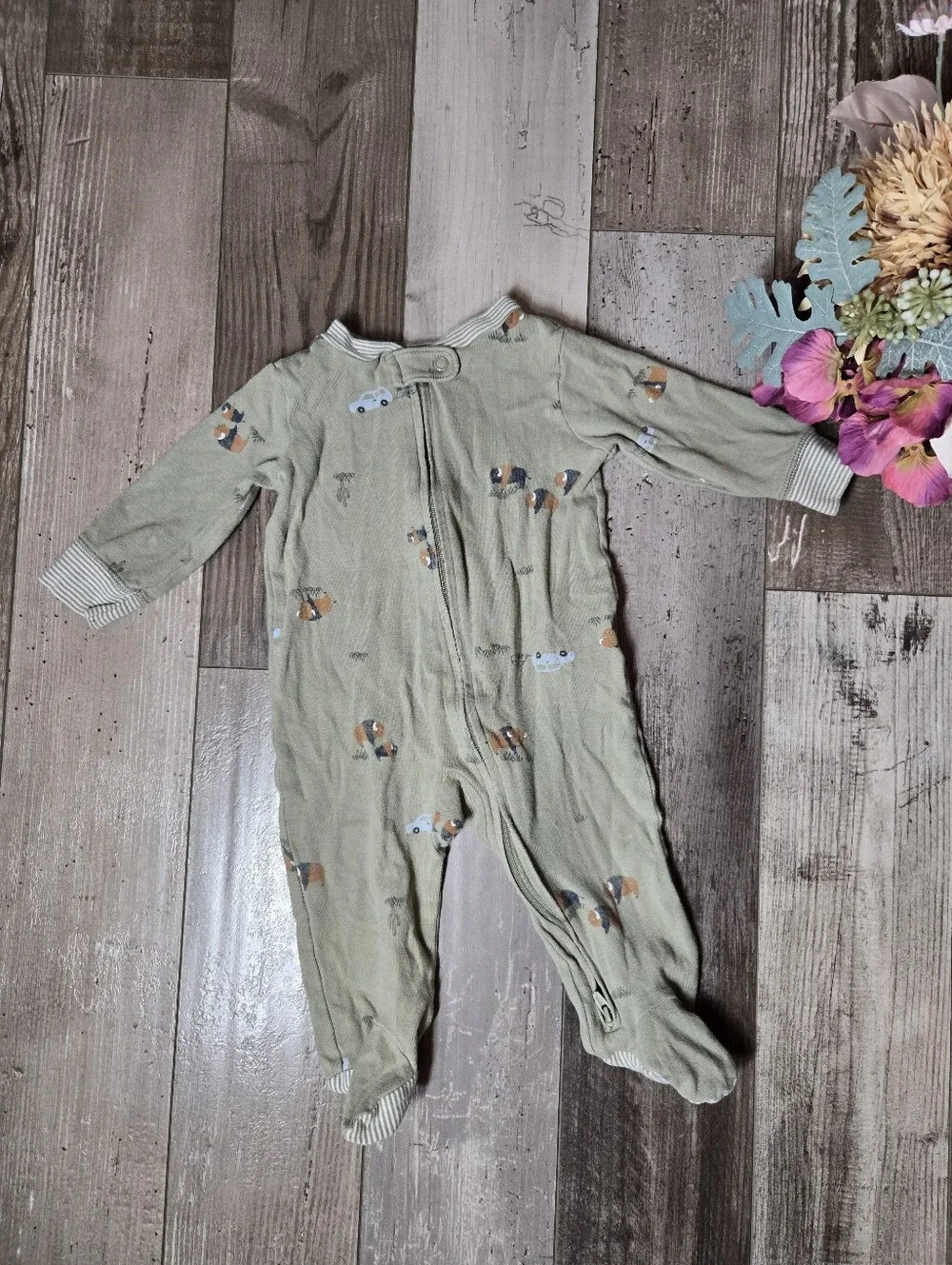 Carter's Baby Boy Soft Green Baby One-Piece Footed Sleeper Size 6m Buffalo
